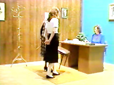 Провинившуюся девушку порют плетью по попе