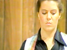 Провинившуюся девушку порют плетью по попе