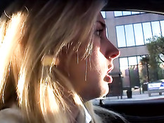 Секретарша отсасывает член своему сослуживцу