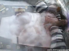 Большая сисястая девушка принимает ванну