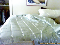 Девчонка решила проверить новый фаллоимитатор