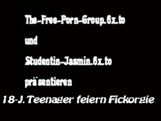 Две молодые пары трахаются дома