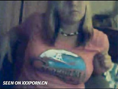 Милая блондинка перед камерой