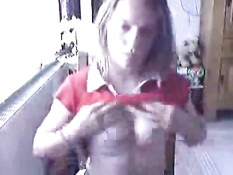 Молодая девушка студентка мастурбирует на камеру