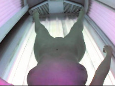 Подглядывание за девушками в солярии