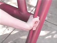 Видео секса с горячей блондинкой на улице