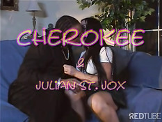 Счастливый чёрный перец трахает девушку Cherokee