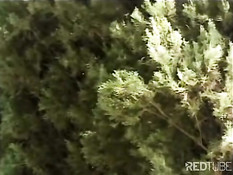 Секс на улице с рыжей сексапильной девкой