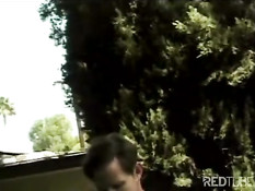 Секс на улице с рыжей сексапильной девкой