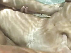 Подводное порно видео в бассейне