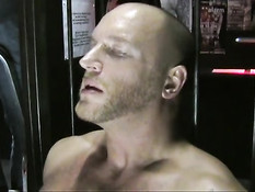 Два возбуждённых белых парня