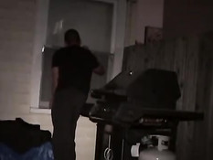 Парень с повязкой на глазах делает минет