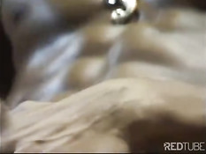 Порнография помогает чёрному парню кончить