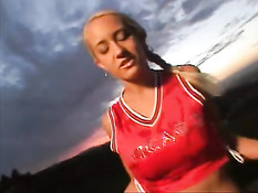 Грудастая блондинка хочет член в свою дырочку