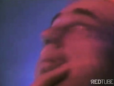 Пара занимается сексом в большой ванне