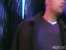 Пара занимается сексом в большой ванне