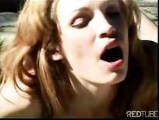 Чёрная и белая лесбиянки ебутся искусственным членом