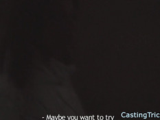 Секс со студенткой брюнеткой на диване