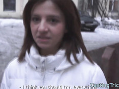 Секс со студенткой брюнеткой на диване