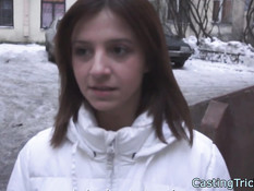 Секс со студенткой брюнеткой на диване