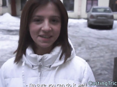 Секс со студенткой брюнеткой на диване