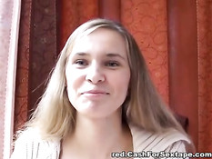 Молодую Марго трахают в попку