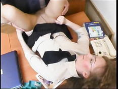 Смотрел порно пока не пришла мама и не захотела секса