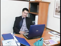 Смотрел порно пока не пришла мама и не захотела секса