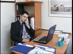 Смотрел порно пока не пришла мама и не захотела секса