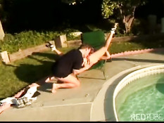 Грудастую женщину трахнули под голубым небом