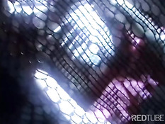 Сосёт член в разных позах и глотает сперму