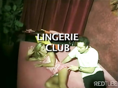 Девчонку трахают парни один из которых нинзя