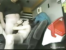 Милашка мастурбирует и отсасывает парню