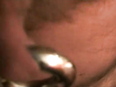 Группа мускулистых друзей занимаются анальным сексом