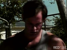 Мужик ебёт блондинку на ипподроме