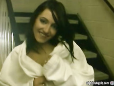 Худенькая и очень сексуальная девушка