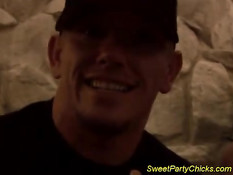 Дикая и сексуальная шлюха верхом на члене