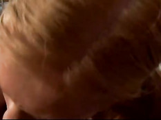 Парень кончает на лицо своей подружке