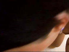 Молодая шлюха сосёт парню член на кастинге