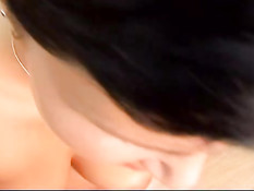 Молодая шлюха сосёт парню член на кастинге