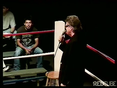 Девушки сосут члены парням на боксёрском ринге