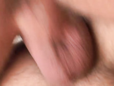 Молодые друзья делают минет