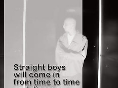 Парень отсасывает член просунутый в отверстие в стене