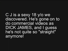 Молодой парень дома занимается онанизмом