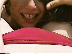 Две девушки ебутся на лодке на озере