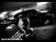 Пару поймали за занятием сексом на парковке