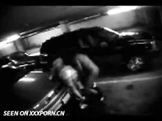 Пару поймали за занятием сексом на парковке