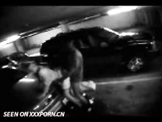 Пару поймали за занятием сексом на парковке