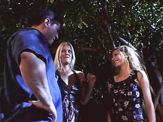 Трах ночью на улице с молодыми подружками