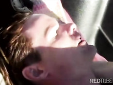 Романтичный секс в пустыне на пикапе машины